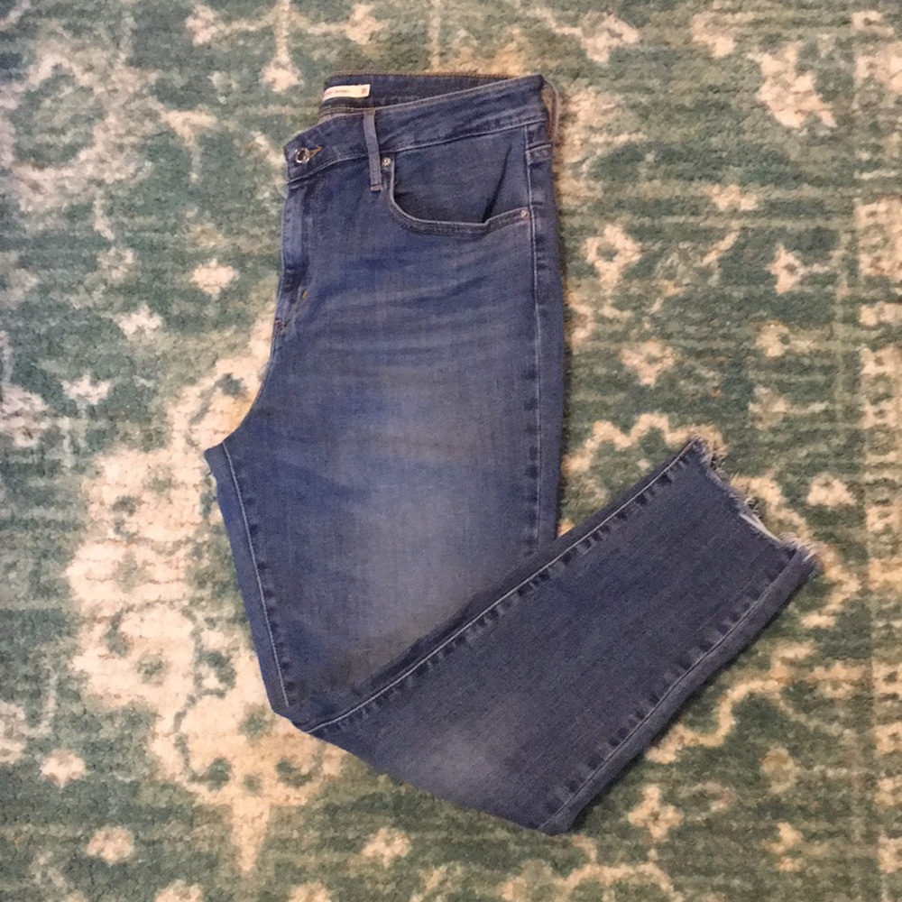 LEVIS HIGH RISE SKINNY